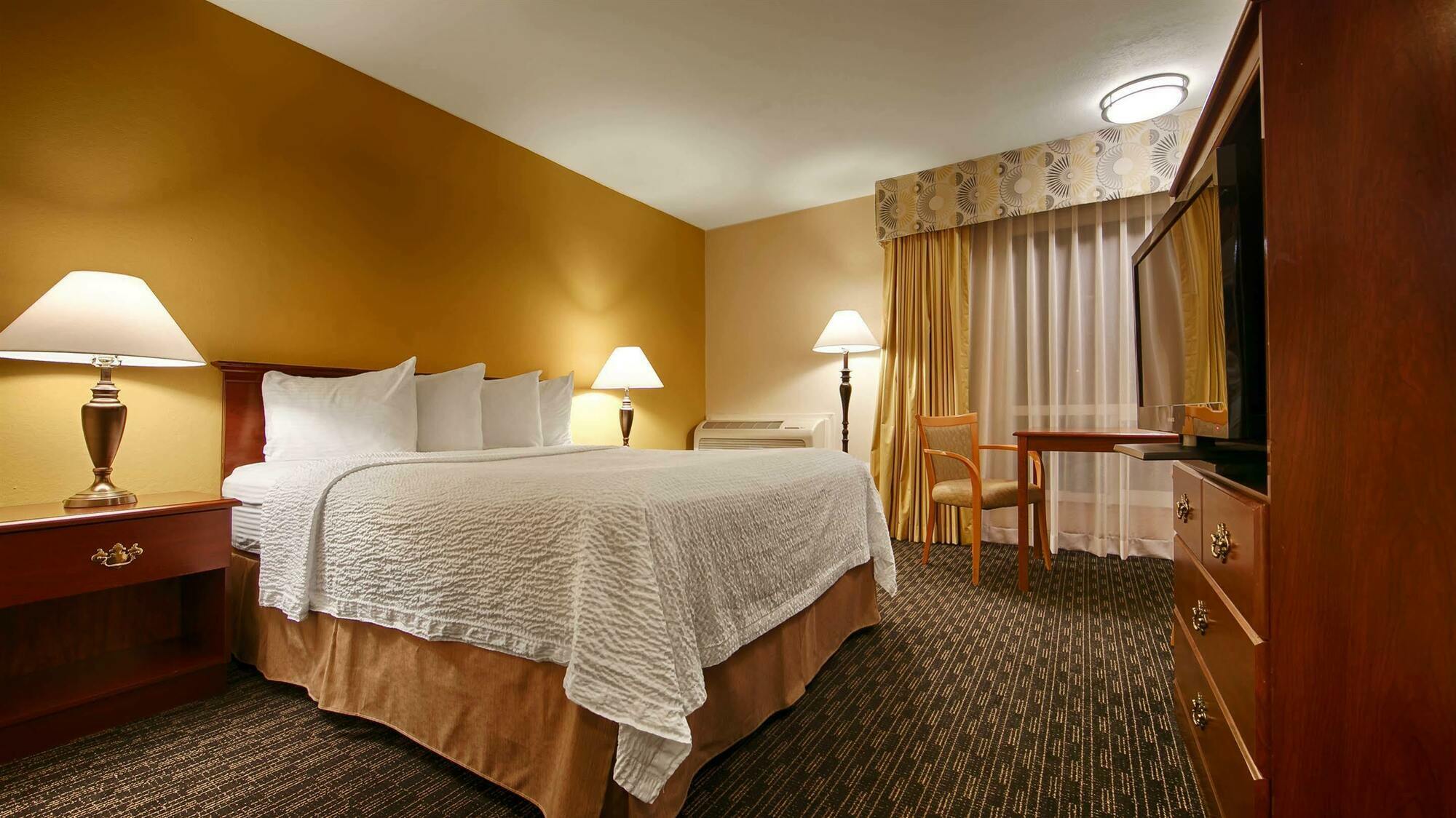 Western Village Hotel Fresno